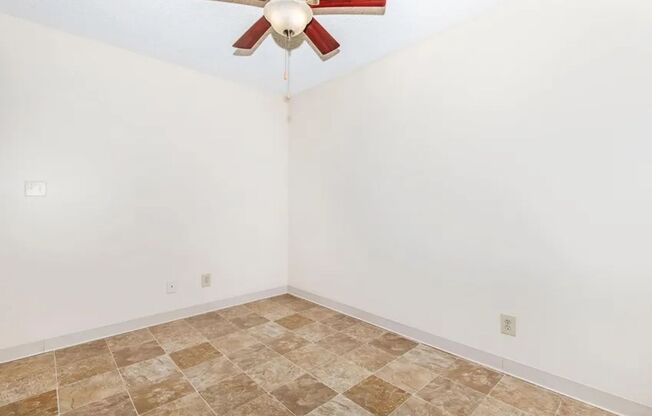 2 beds, 1 bath, 950 sqft, $1,445, Unit 26