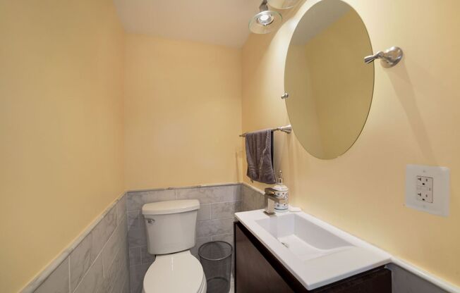 1 Month Off! Available Now!  // 3bedroom 2.5 bathroom Condo// Trinidad//Private Parking Included