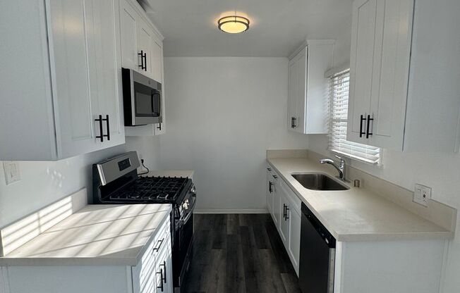 11135 Camarillo St.
