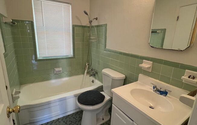 2 beds, 1 bath, $995