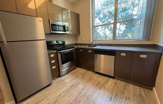 2 beds, 2 baths, 750 sqft, $2,105, Unit 352