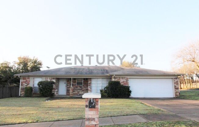 Incredible 3/2/2 on a Corner Lot For Rent!