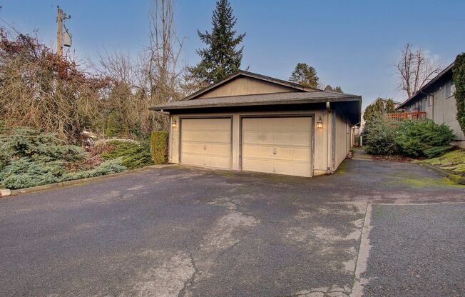 Van Zuylen 1601-25 - Ash St. Crest