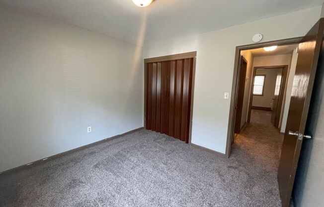 2 beds, 1 bath, $845, Unit 1