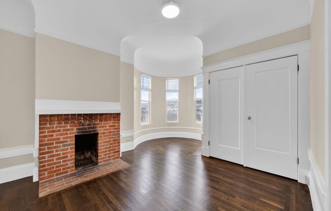 120 Webster Street (737r)