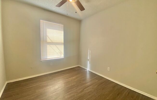 3 beds, 1 bath, $950