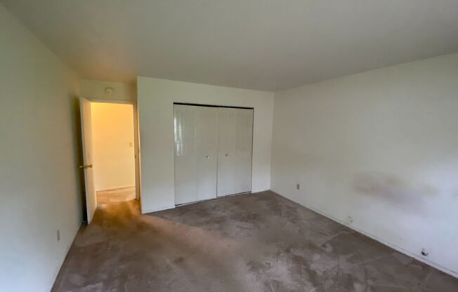 2 beds, 1 bath, $925, Unit 206