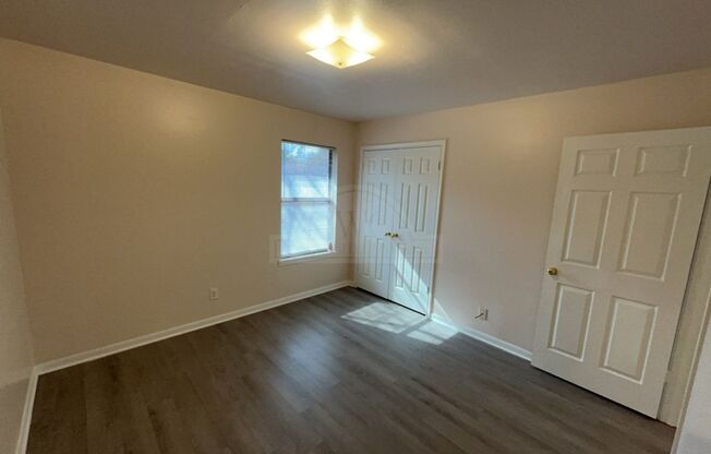 3 beds, 2 baths, $1,295