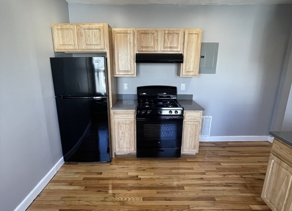 33 W TREMLETT ST