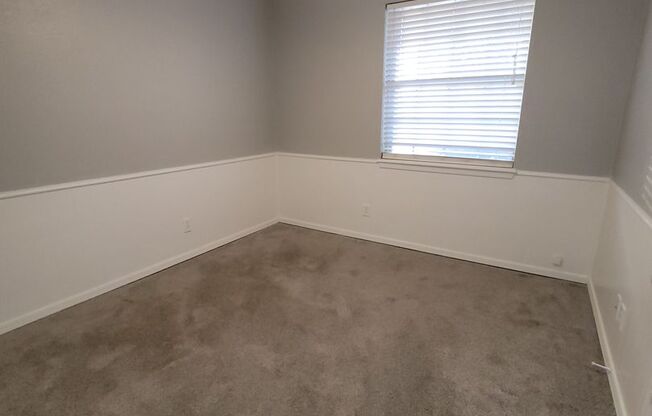 3 beds, 1.5 baths, 1,253 sqft, $1,550, Unit 2105 South Ash Ave