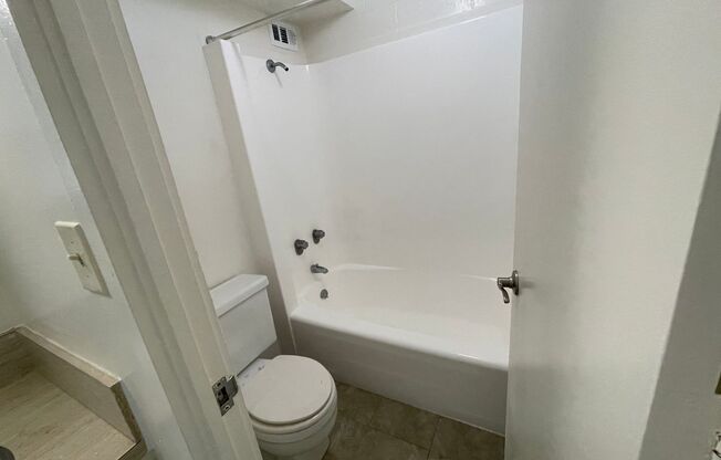 Studio, 1 bath, 210 sqft, $999, Unit 410