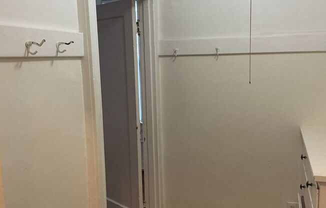 Studio, 1 bath, 325 sqft, $1,195, Unit 210