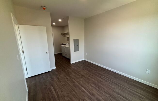 2 beds, 2 baths, 915 sqft, $1,495, Unit 204 - B957