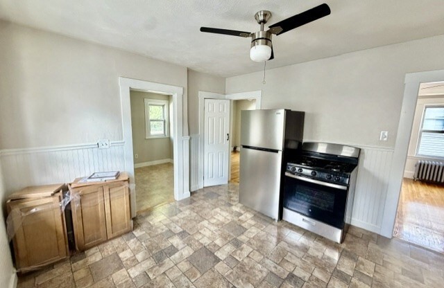 272 WILLIS AVE