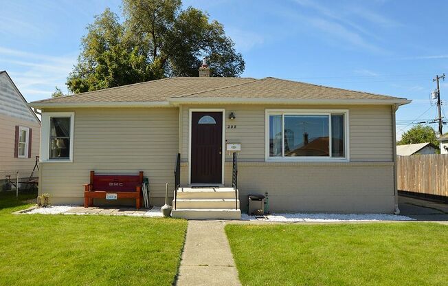 Charming Northside Rancher 3 bedrooms with 1.25 bathrooms.