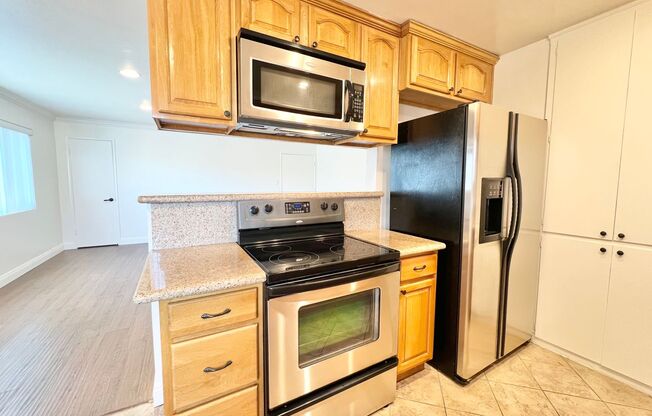 Newly Remodeled Lower Level 2 Bedroom 2 Bathroom Spacious Unit