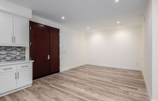 2 beds, 2 baths, 1,299 sqft, $4,250, Unit 204