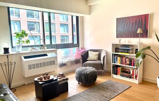 535 W 52 ST