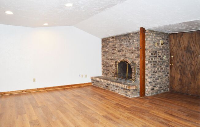 1 bed, 1 bath, 410 sqft, $950, Unit 3 - B2