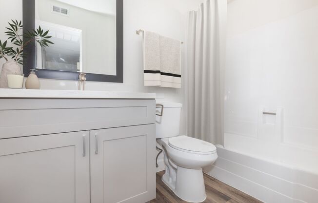 2 beds, 1 bath, 725 sqft, $1,300, Unit 26-101