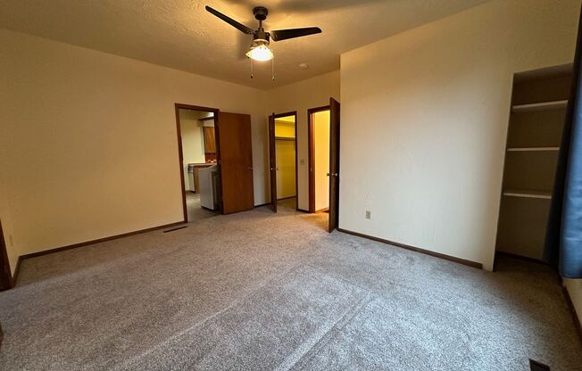 2 beds, 1 bath, $2,100