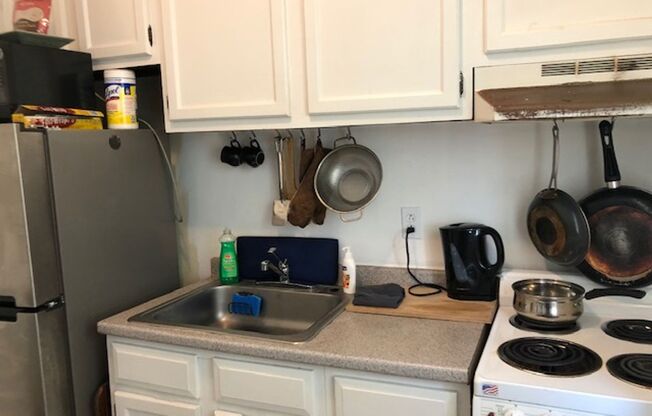 Studio, 1 bath, $1,099, Unit B03