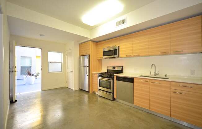 Mar Vista Lofts - Kitchen