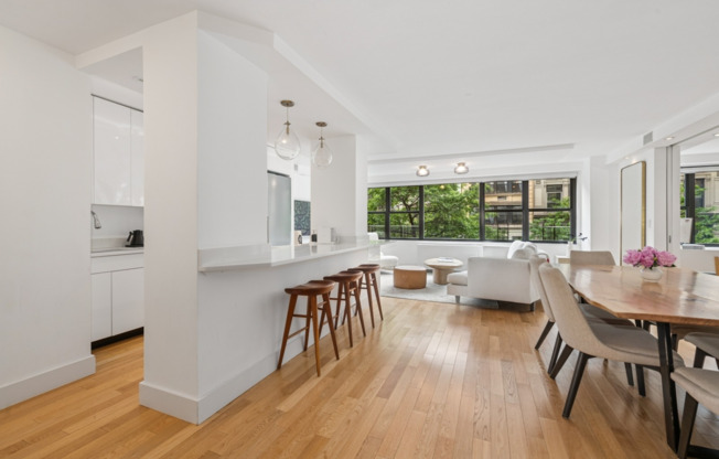 2 beds, 2 baths, $8,500, Unit 406