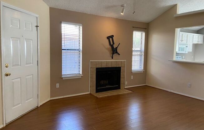 Cozy 3 bedroom and 2 bathroom Home for rent in Euless.