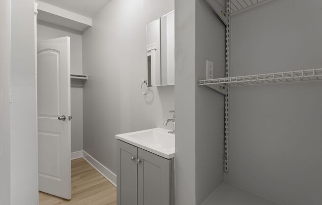 Studio, 1 bath, 282 sqft, $1,400, Unit 211