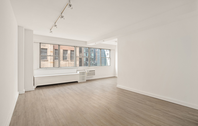 430 W 34 ST