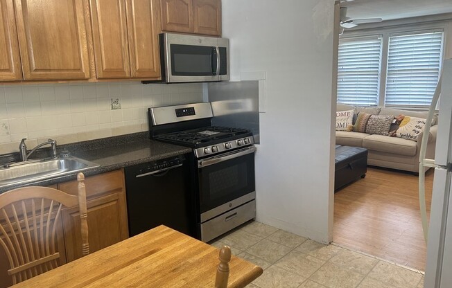6 8 GENETTI CIR