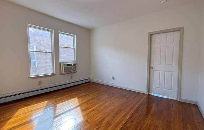 1 bed, 1 bath, 729 sqft, $1,300, Unit 305
