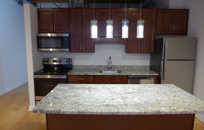 Studio, 1 bath, 550 sqft, $1,850, Unit 606