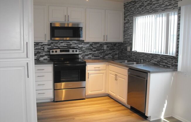 2 beds, 1.5 baths, 900 sqft, $2,467, Unit Unit 05Q
