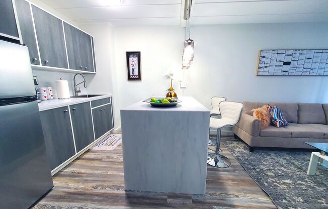 1 bed, 1 bath, 600 sqft, $999