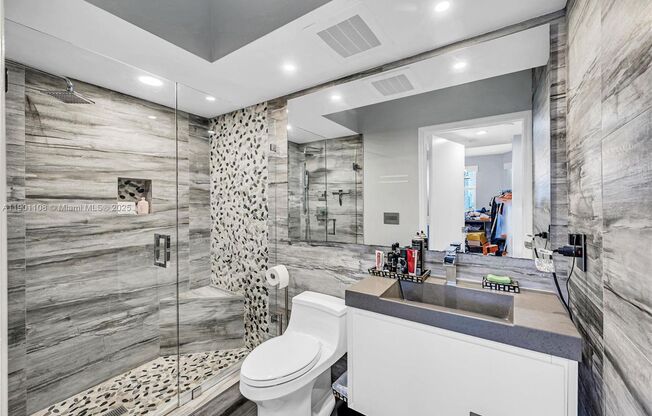 3 beds, 3 baths, $7,800, Unit APARTMENT 1003