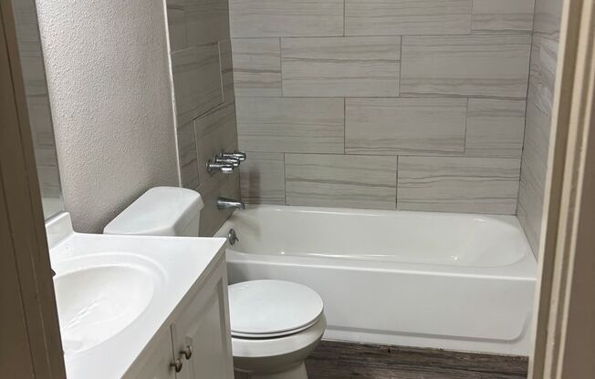 3 beds, 2 baths, $1,250, Unit D209