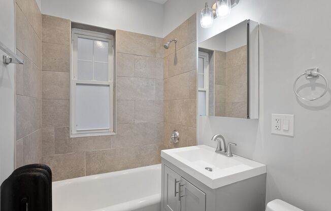3 beds, 1 bath, 850 sqft, $2,500, Unit 6948-1