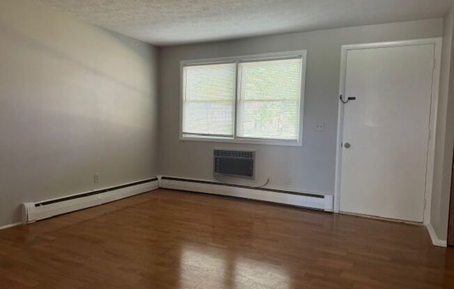 2 beds, 1 bath, $1,175, Unit D-14