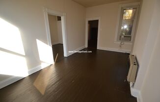 1 bed, 1 bath, 600 sqft, $850, Unit 1042 Marshall Avenue 2nd Floor Front