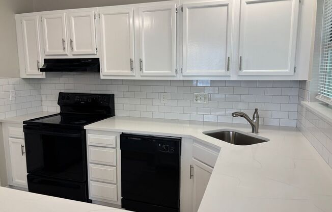Move-in ready home in Old Oaks!
