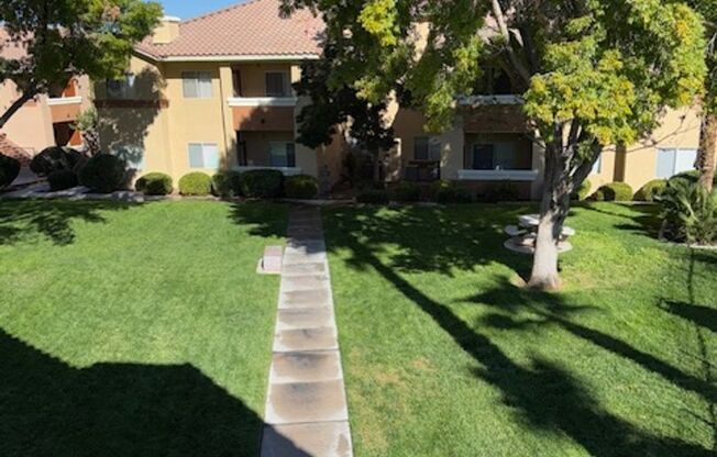 2 beds, 2 baths, $1,400, Unit Unit 2127, Bldg 32