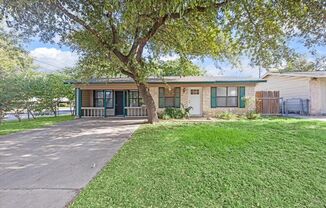 Charming 3 bedroom/2 bath available now!