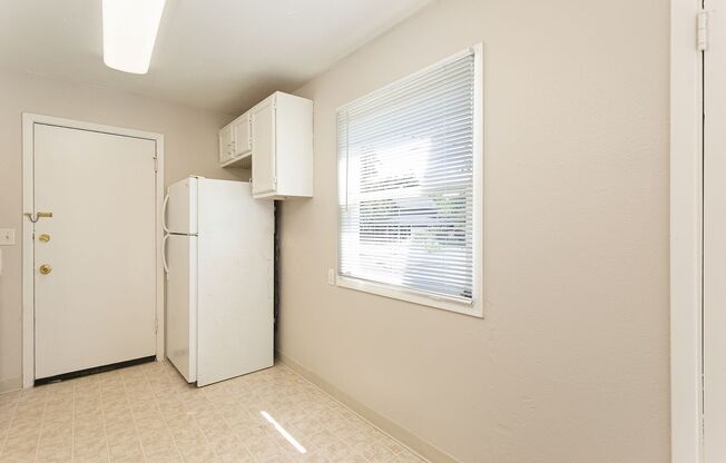 2 beds, 1 bath, $2,295