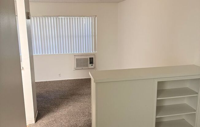 Studio, 1 bath, $995, Unit 04