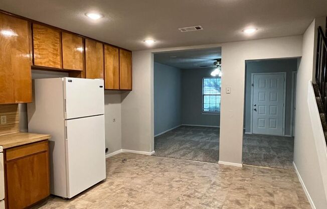 2 beds, 1.5 baths, 1,136 sqft, $1,295, Unit 1