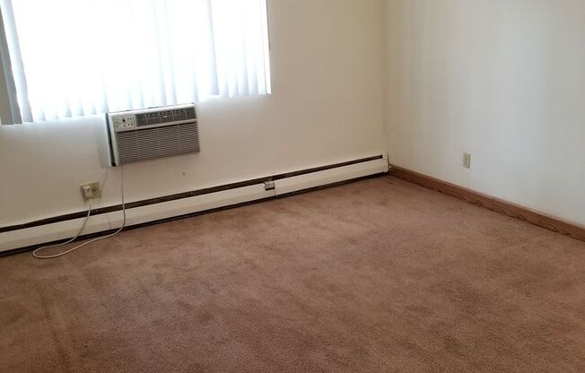 Studio, 1 bath, 350 sqft, $995, Unit 135-105