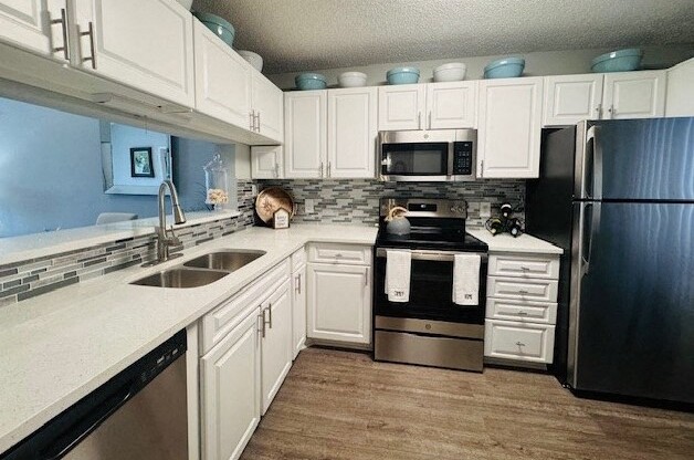 Welcome to Country Club Lakes Apartments