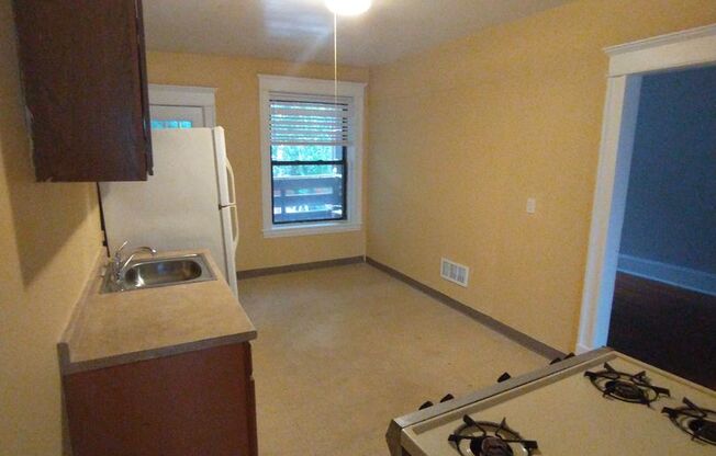 2 beds, 1 bath, 500 sqft, $1,295, Unit 1451-2R